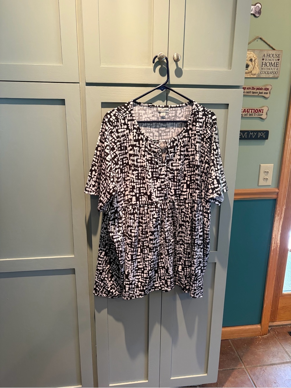 Avenue Black and White Printed Tunic Top